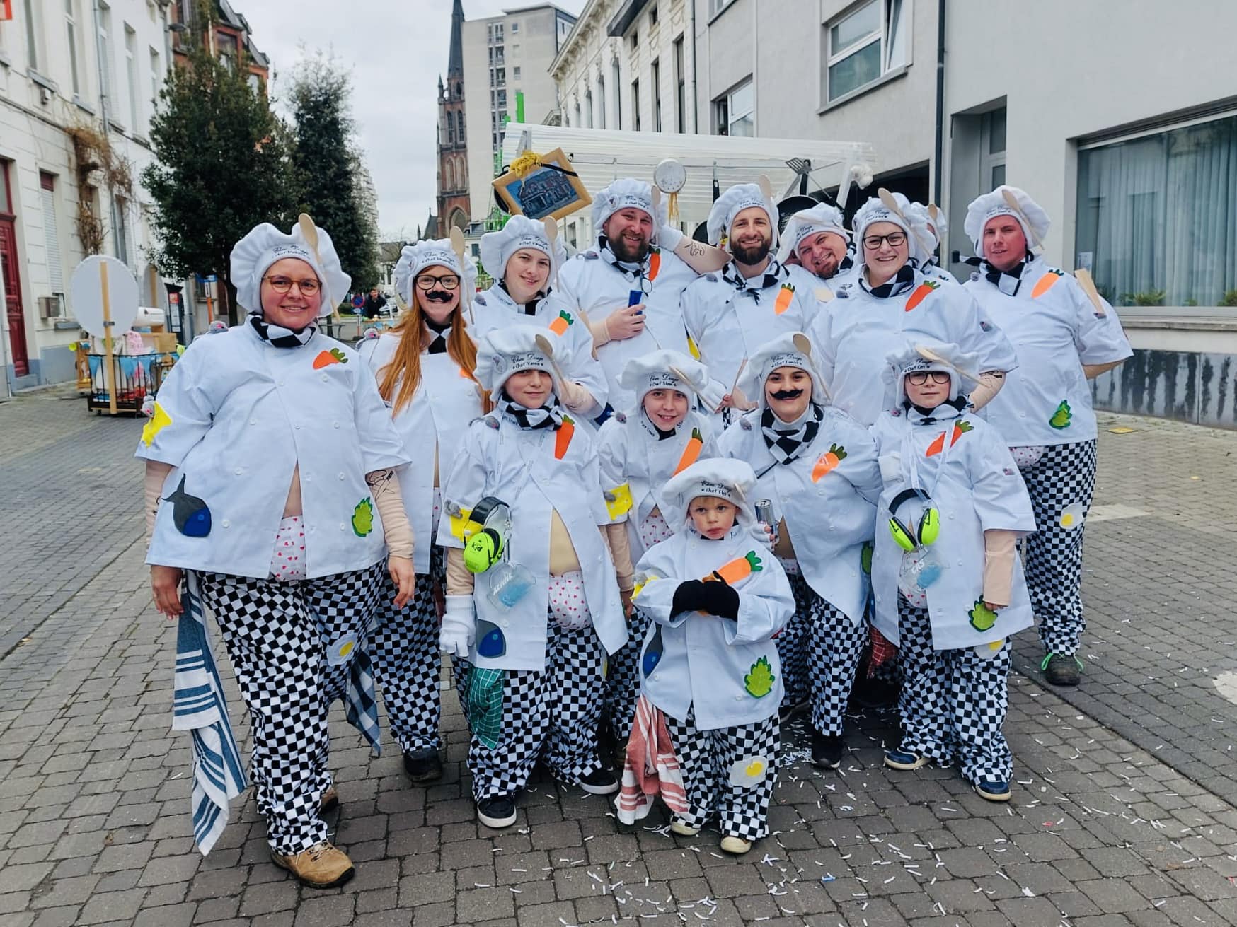 
Aalst Carnaval 2024: Welkom AKV Pjes'Uniek!
