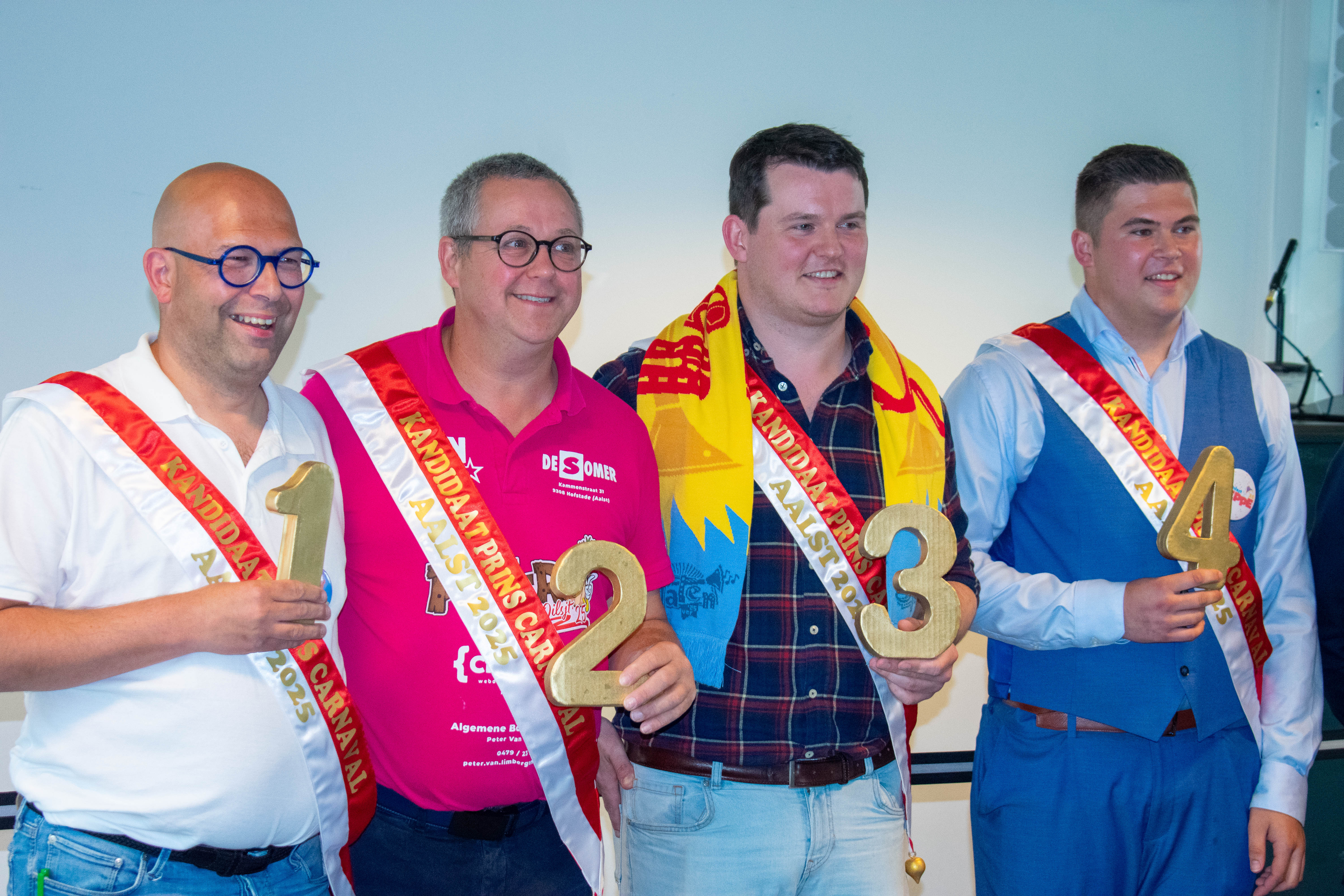
Aalst Carnaval 2025 - Kandidaten-Prins Carnaval ontvingen hun lint én kennen volgorde optreden Prinsverkiezing! 

