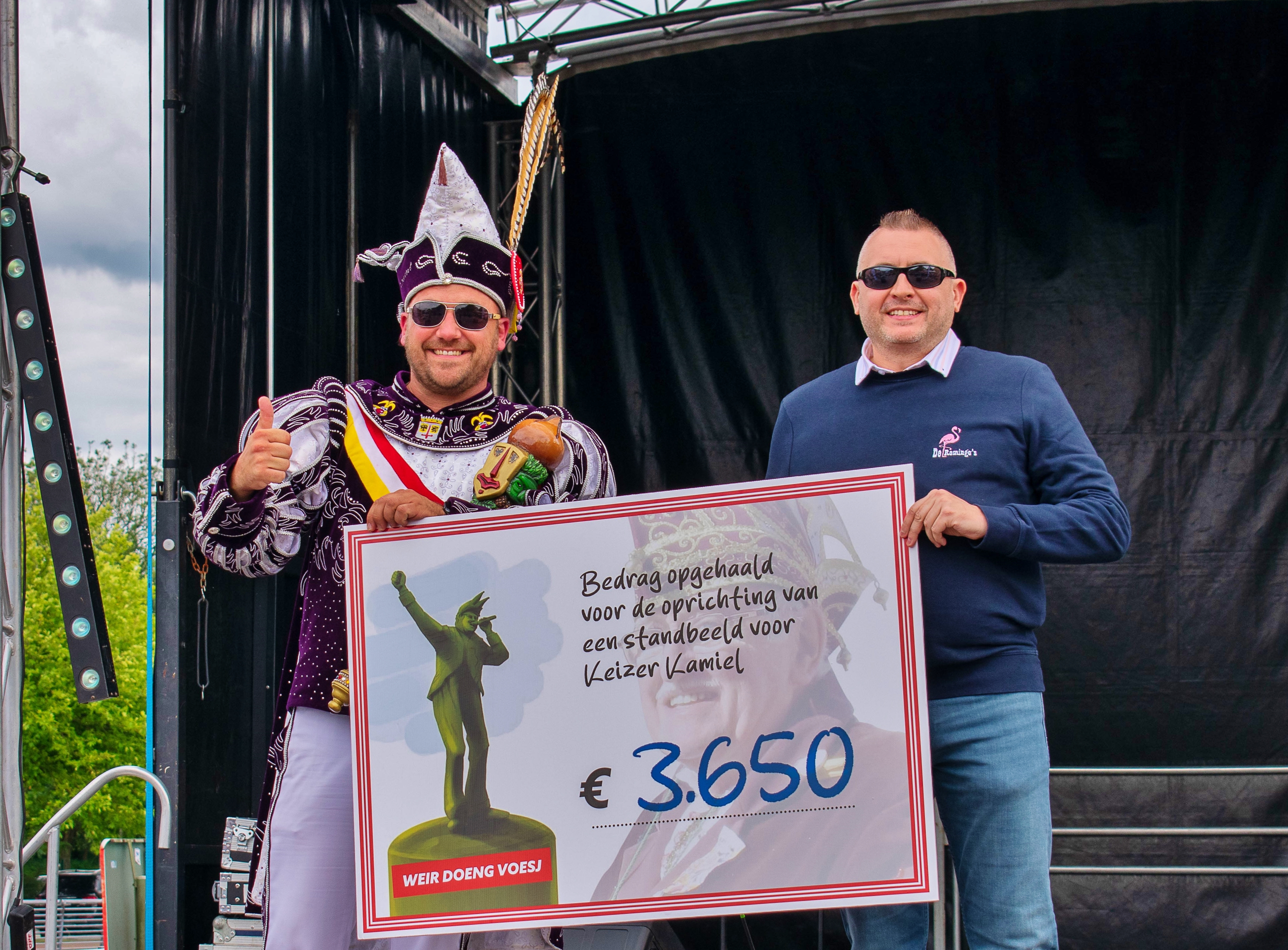 
Aalst Carnaval - Chris Boone (Prinsj Den Boein 2010) zamelt 3650 euro in voor Monument ter ere van Keizer Kamiel Sergan…