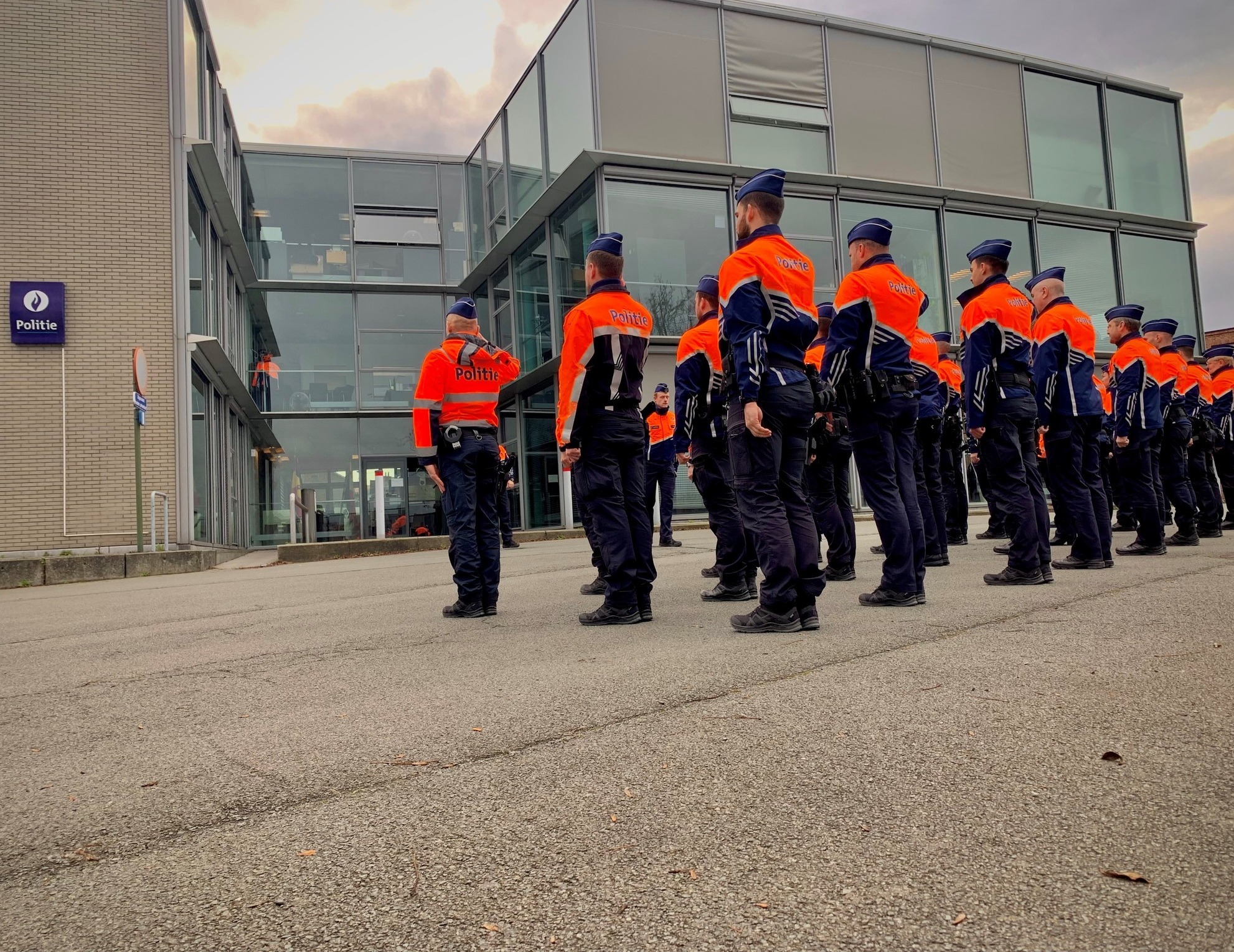 Politie Aalst: "Vandaag (18/11) wordt de overleden collega Thomas Monjoie begraven